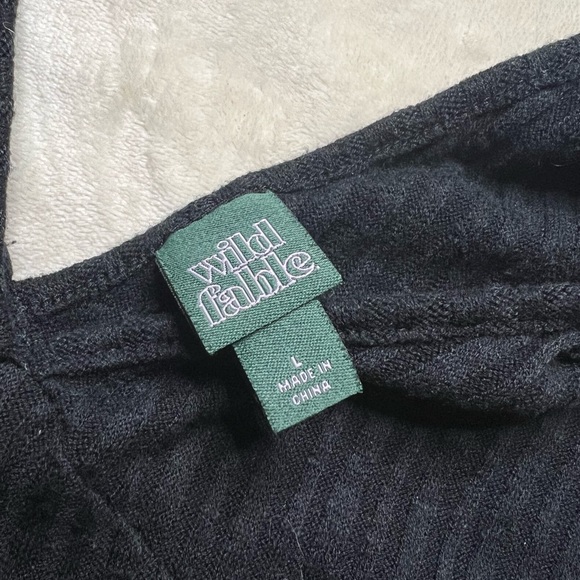 Wild Fable Deep V Top - Picture 4 of 4